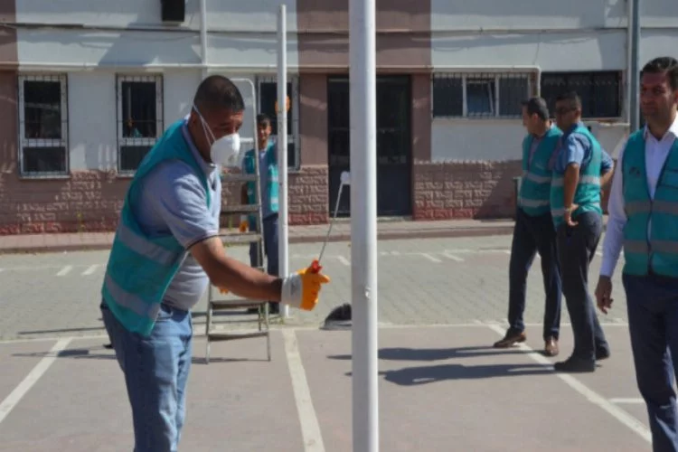 Bursa'da denetimli serbestlik yükümlüleri, okulları boyuyor