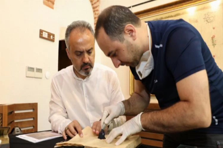 Bursa'da müzelik el yazmalarına yoğun bakım tedavisi