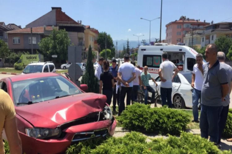 Bursa'nın mimli kavşağında yine kaza!