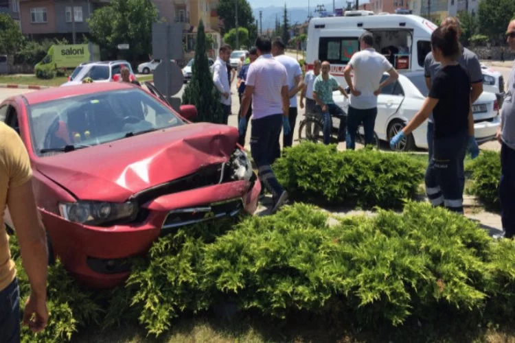 Bursa'nın ölüm kavşağındaki kaza kameraya yansıdı!