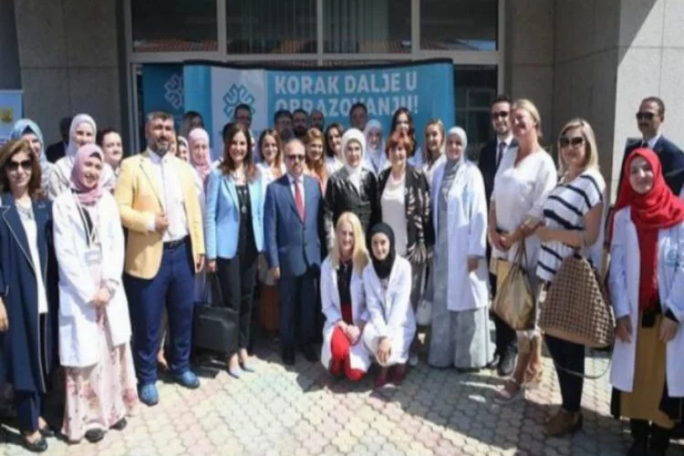 Emine Erdoğan'dan Maarif Okulları'na ziyaret