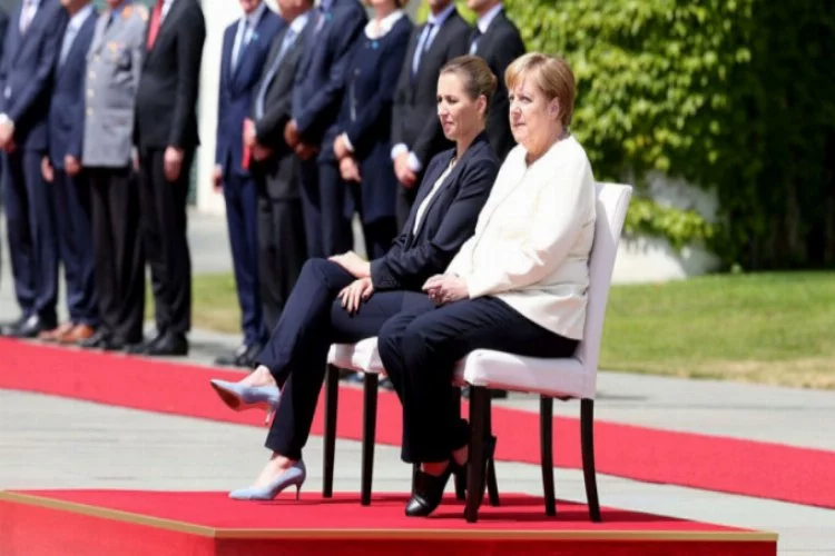 Merkel için sandalyeli önlem