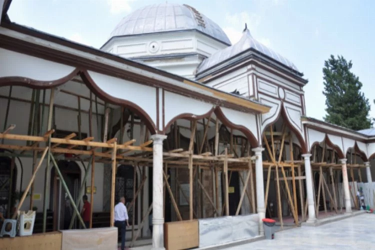 Emir Sultan'ın manevi atmosferine restorasyon engeli