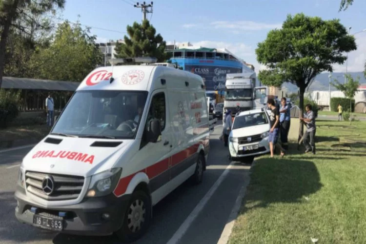 Bursa'da TIR otomobille çarpıştı