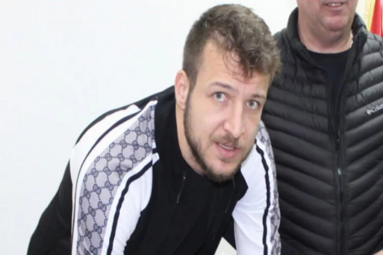 Batuhan Karadeniz, transferini sosyal medyadan duyurdu