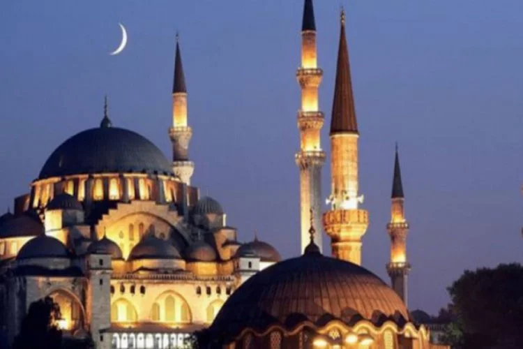 90 bin camide 15 Temmuz şehitleri için sela
