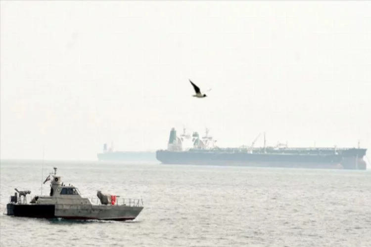 İran, yabancı bayraklı tankeri durdurdu!