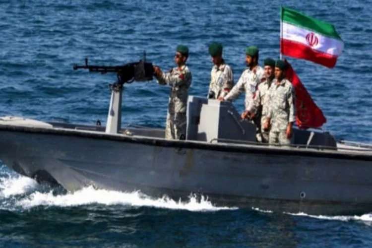 İran, Hürmüz Boğazı'nda İngiliz tankerine ey koydu!