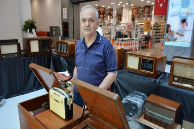 Bursa'da asırlık radyo ve televizyonlar görücüye çıktı