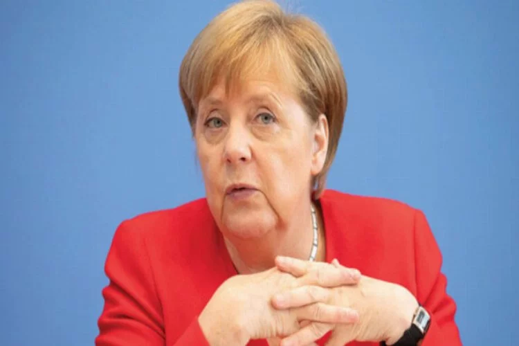 Merkel: 2021'e kadar görevdeyim