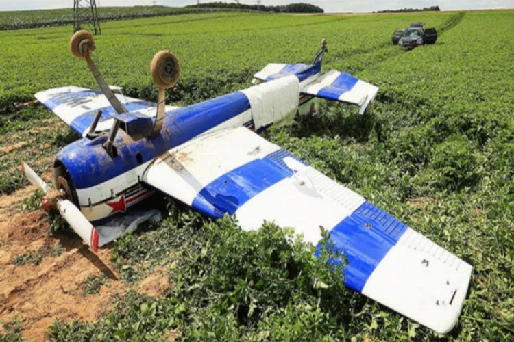 Almanya'da küçük uçak düştü: Ölüler var