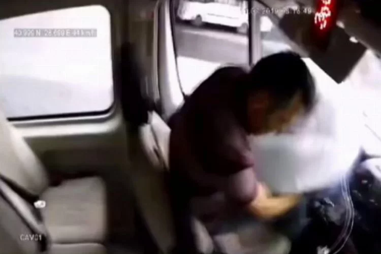 Minibüs şoförünü hava yastığı kurtardı