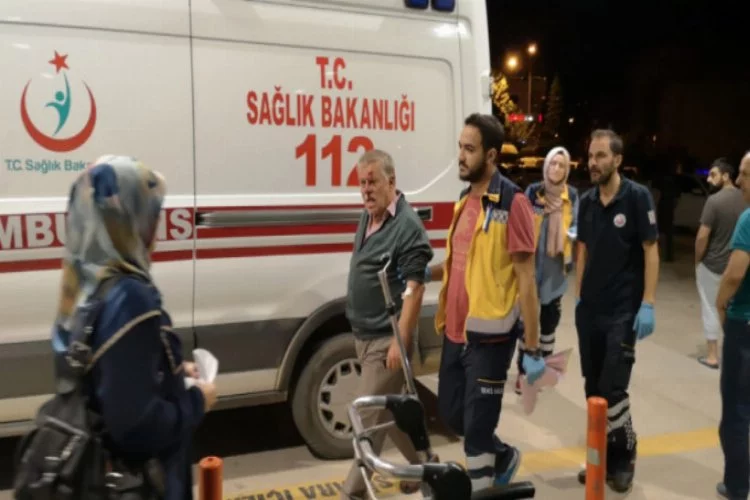 Bursa'da kavga ettiği ağabeyini süpürge sapıyla yaraladı!
