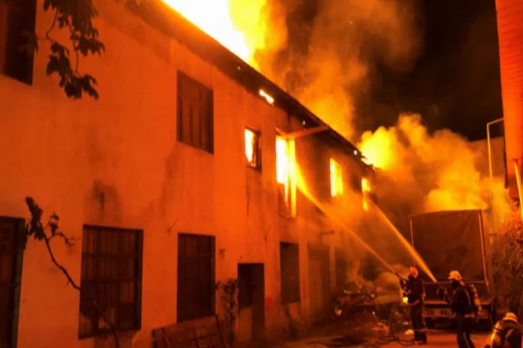 Bursa'da tekstil fabrikası alev alev yandı!