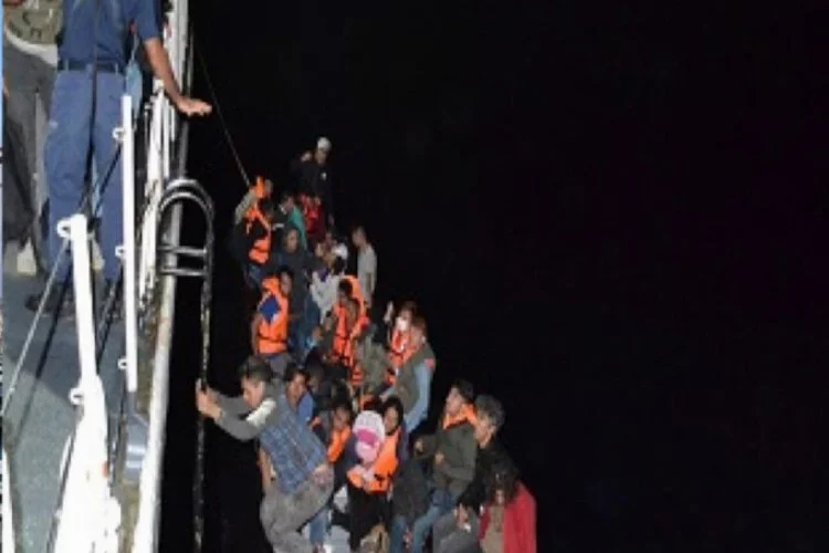 Lastik botta 36 kaçak göçmen yakalandı