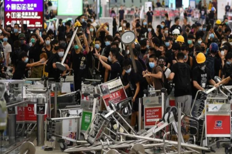 Çin'den Hong Kong Havalimanı'ndaki olaylara 'terör' yorumu
