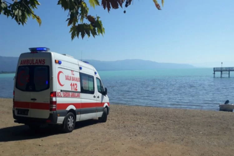 Bursa'da göle atlayan Suriyeli gencin bacağı kırıldı!