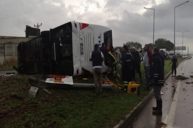 Çanakkale-Bursa karayolunda yolcu otobüsü devrildi!