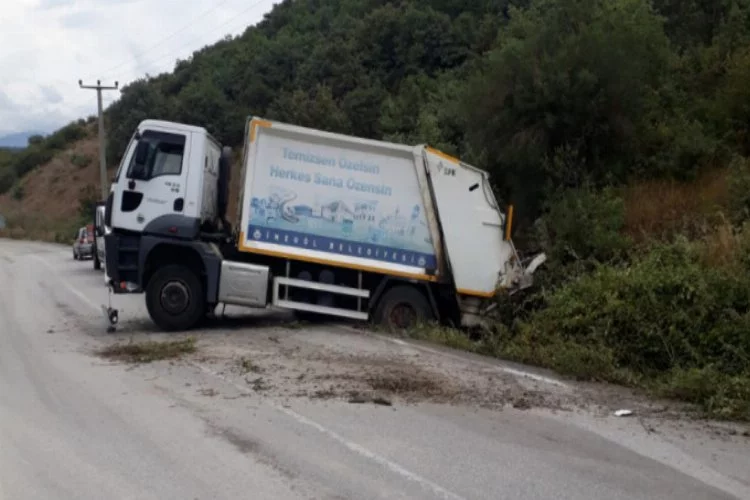 Bursa'da yağış kaza getirdi! Çöp kamyonu tarlaya girdi...
