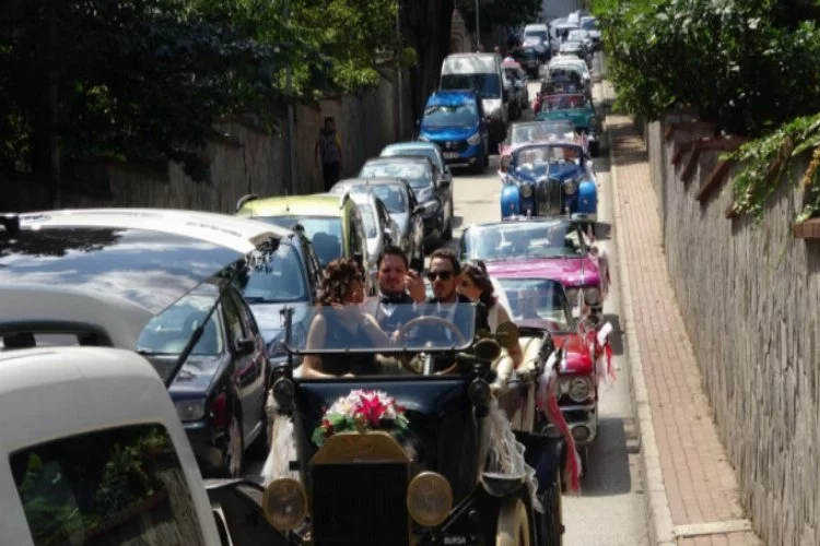 Bursa'da görenleri şaşkına çeviren düğün konvoyu!