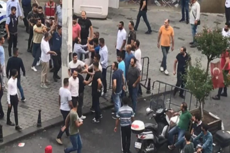 Taksim'de yabancı uyruklu 2 grup birbirine girdi!