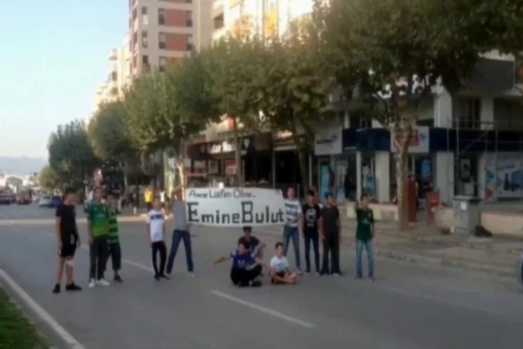 Bursa'da çocuklar "Anne lütfen ölme" diyerek yolu kapattı!