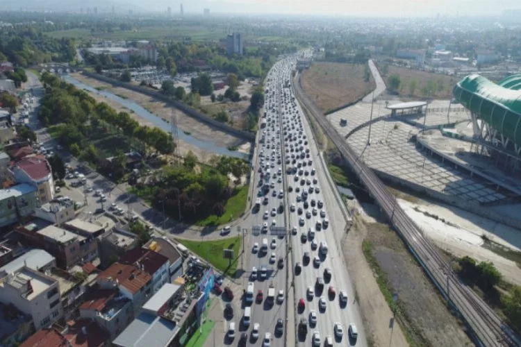 Bursa'da okulların açılması trafik çilesini beraberinde getirdi!