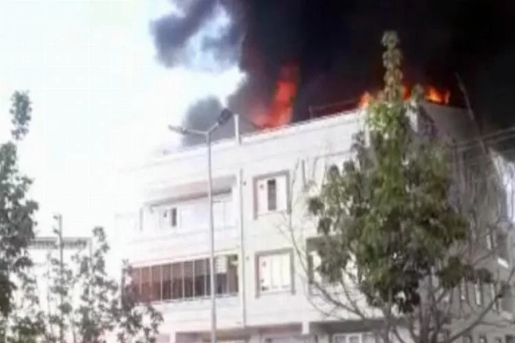 Bursa'da dört katlı bina alev alev yandı!