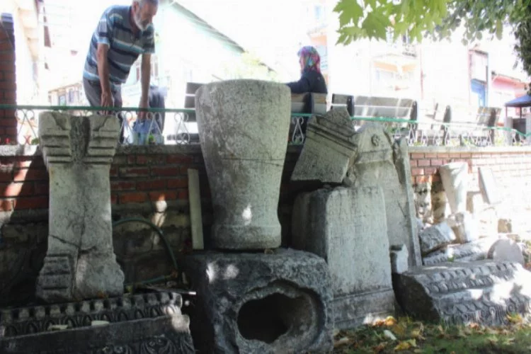Bursa'da tarihi şehrin kalıntıları belediyenin bahçesinde