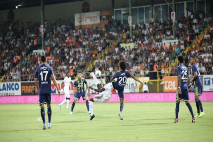 Alanyaspor, Fenerbahçe'yi  3 golle geçti