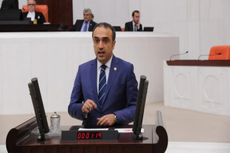 AK Partili isim Davutoğlu'na desteğini açıklayarak istifa etti