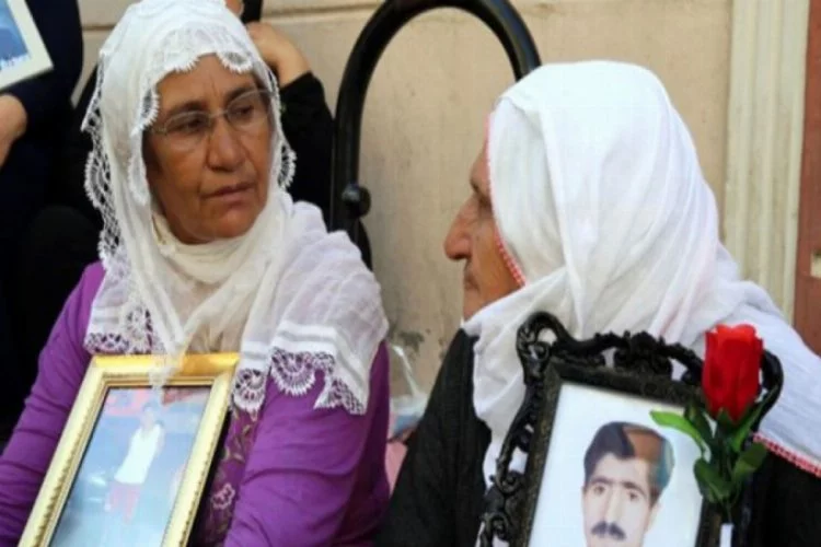 HDP'nin önünde eylem yapan anneyi tehdit eden şahıs gözaltında!
