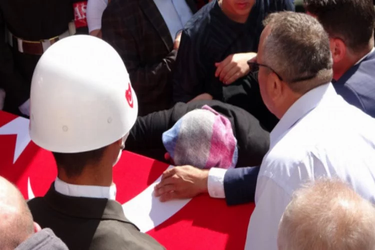 Bursa'da şehit askerin cenazesi gözyaşlarıyla karşılandı