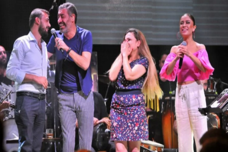 Bursa'da Hakan Altun konserinde sürpriz teklif