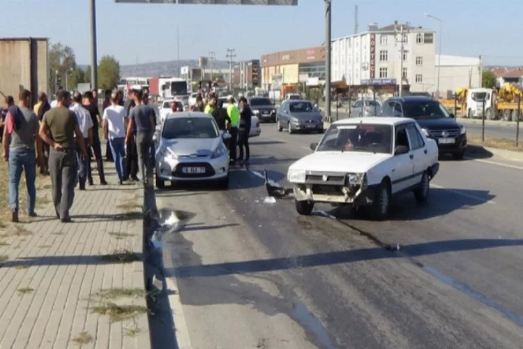 Bursa'da yola yağ döküldü, araçlar birbirine girdi!