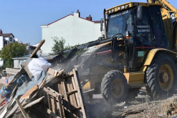 Bursa'da kaçak ağıl ve kümesler yıkıldı