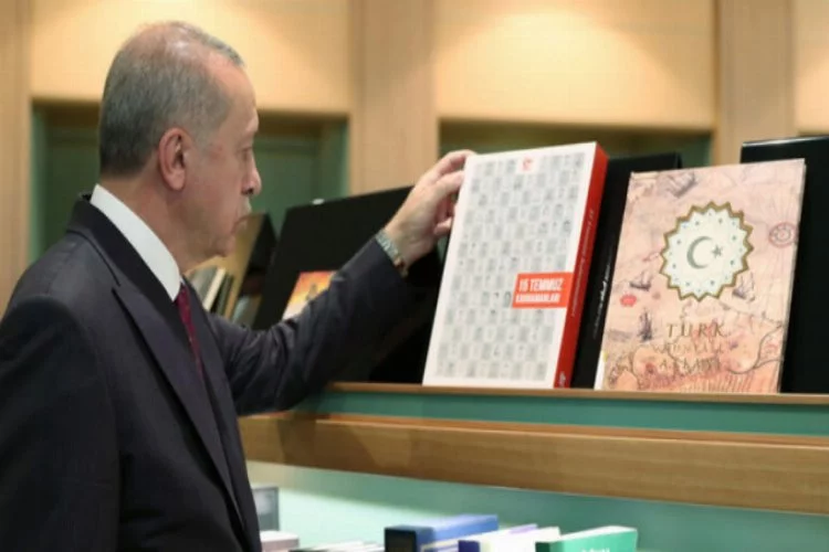 Erdoğan, Cumhurbaşkanlığı Kütüphanesi'ni inceledi
