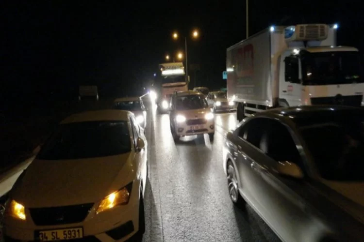 Bursa'da kazalar trafiği kilitledi!