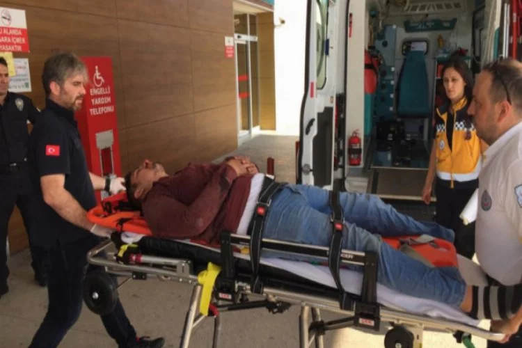 Bursa'da kamyonet çarpan motosikletin sürücüsü ağır yaralandı!