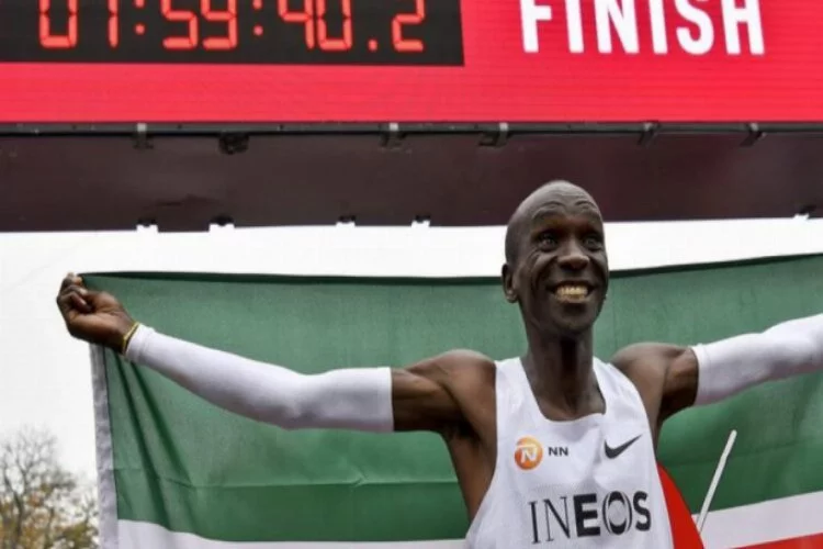 Kenyalı atlet tarihe geçti