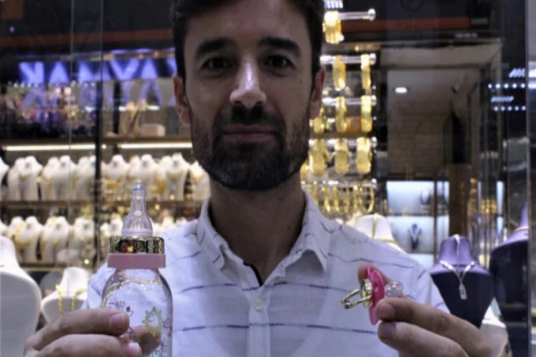 Bursa'da bebekler sütü altın biberondan içiyor
