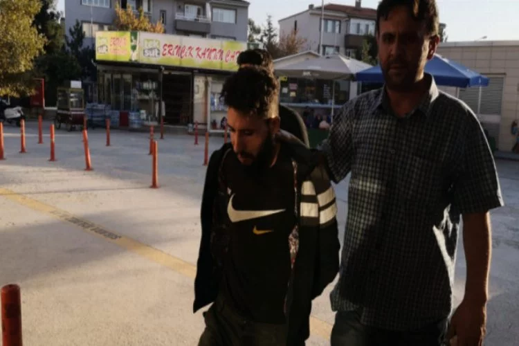 Bursa'da sokakta tartıştığı husumetlisini bıçakladı!