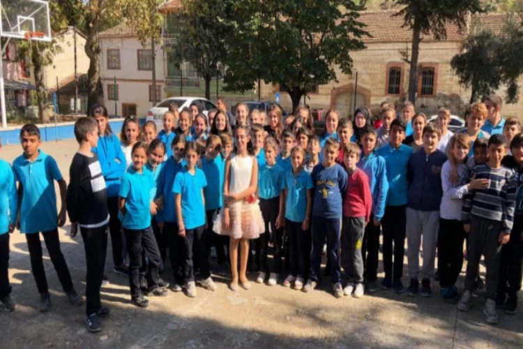 Bursa'da köylü çocuklar hayatlarında ilk defa piyano resitali izledi