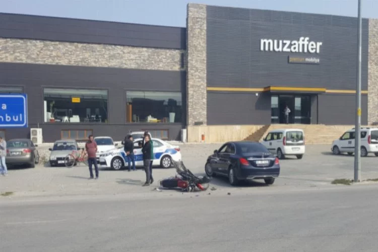 Bursa'da motosiklet ve otomobil kafa kafaya çarpıştı!
