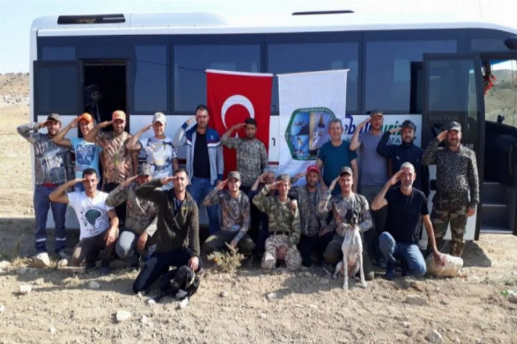 Bursa'da avcılardan Mehmetçiğe tam destek