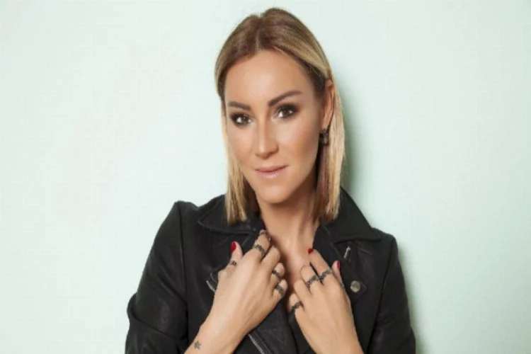 Pınar Altuğ'dan olay itiraf: Bir anda dudaklarıma yapıştı