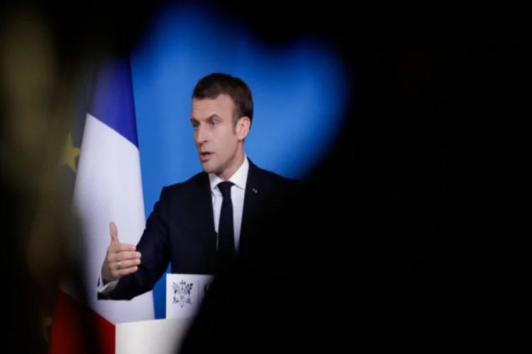 Macron'dan kamuda başörtüsü sorusuna cevap