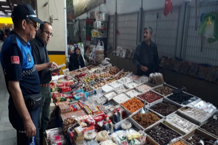 Mustafakemalpaşa Zabıtası'ndan pazar yerinde gıda denetimi
