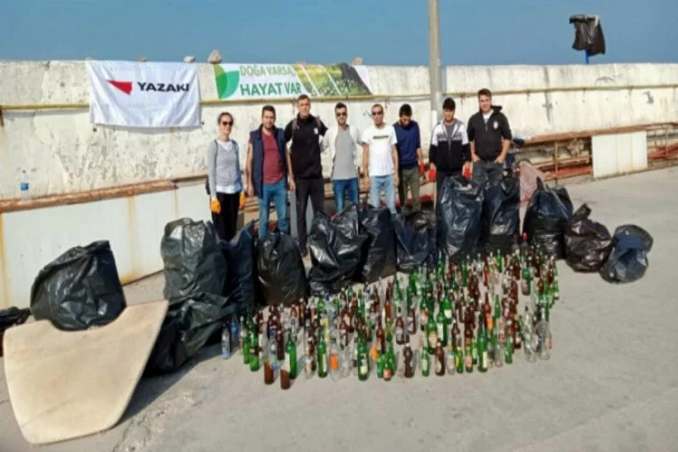 Bursa'da balıkçı barınağından 124 kilo atık toplandı