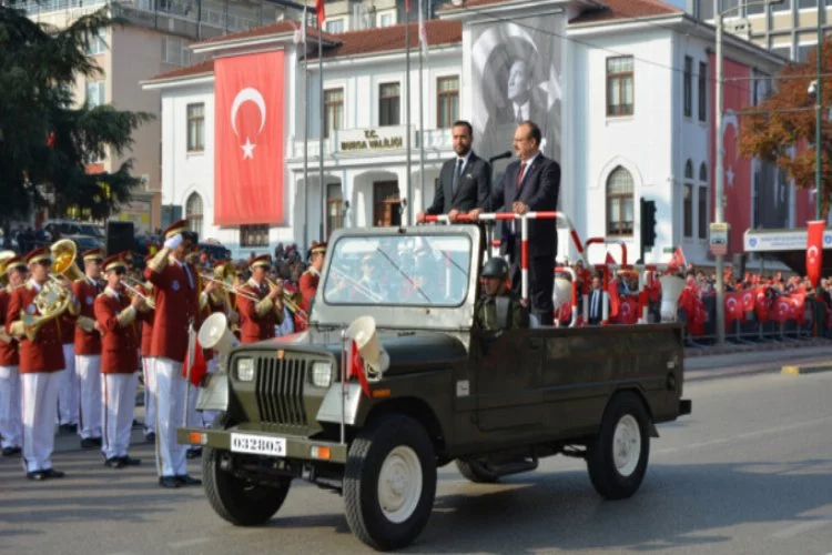 Bursa'da Cumhuriyet'in 96. yaşı renkli görüntülerle kutlandı